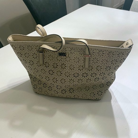 Kate Spade Cream‎ Harmony Cedar Street Perforated Tote $498 - Picture 1 of 9